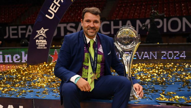 José Tirado, mejor director deportivo del mundo por tercer año consecutivo