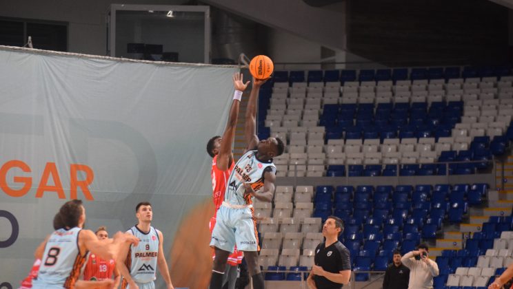 El Palmer Basket Mallorca Palma se acoge a la resiliencia para lograr la décima victoria de la campaña