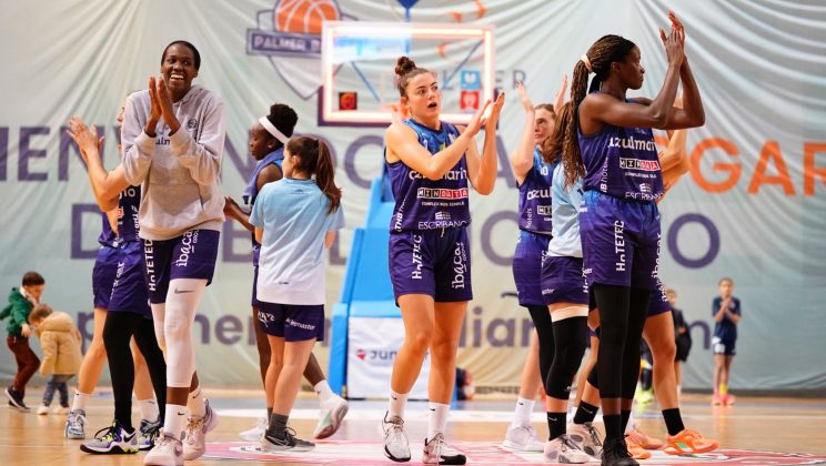 El Azul Marino Mallorca Palma  sabe sufrir y se impone al Adereva Tenerife por 59-56