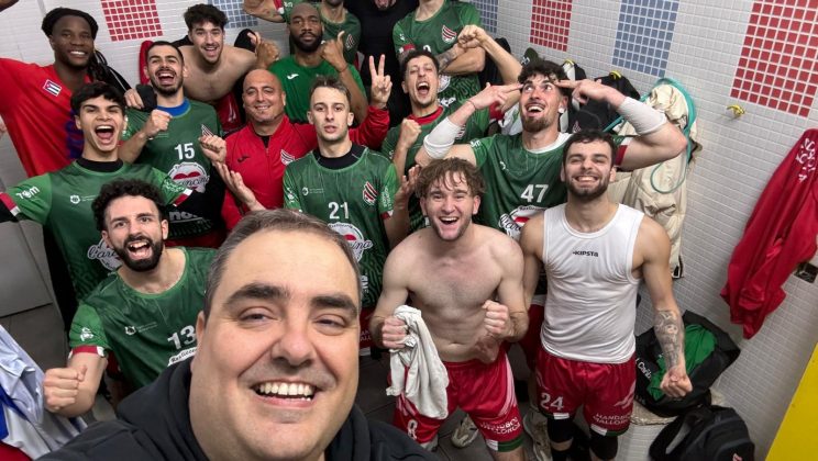 HANDBOL MALLORCA GANA Y MIRA HACIA ARRIBA