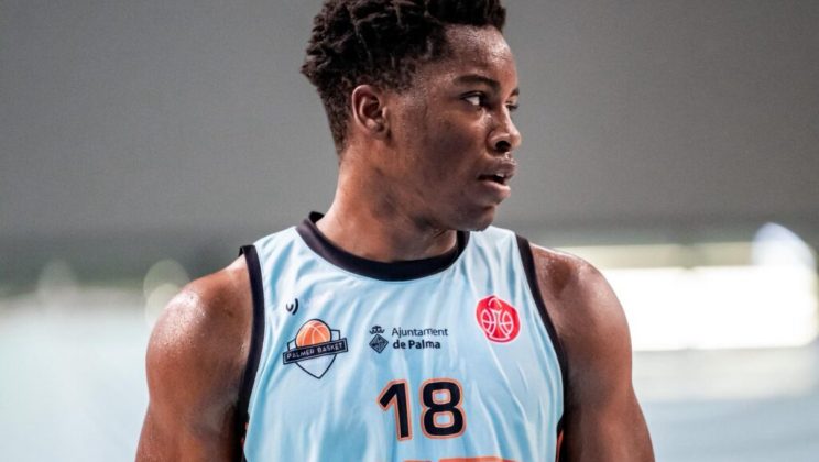 Michael Enabulele y el Palmer Básket Mallorca Palma prolongan su relación por dos campañas