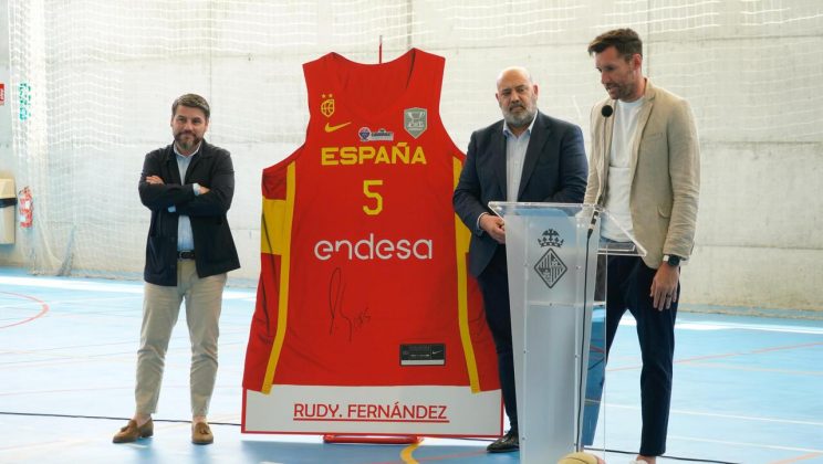 El alcalde asiste a la presentación del campus de baloncesto Rudy Fernández, que acogerá Son Moix por segundo año consecutivo