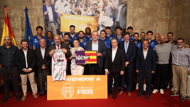 El Fibwi Palma Bàsquet celebra el ascenso con las autoridades