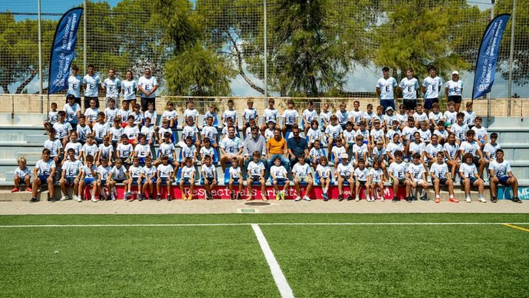 Falcao visita el campus infantil del Illes Balears Palma Futsal que el Consell de Mallorca acoge en el Polideportivo Sant Ferran