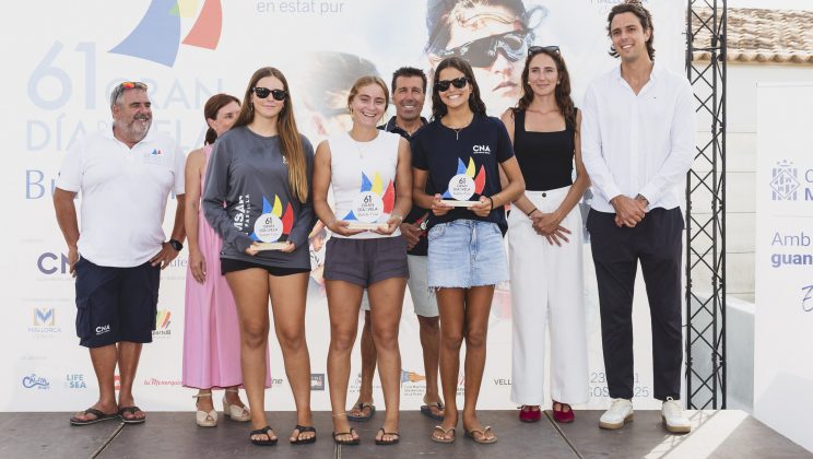 El 61º Gran Día de la Vela – Bufete Frau cierra su primera fase coronando a los vencedores en Optimist D, Sub11, iQFoil y Techno 293