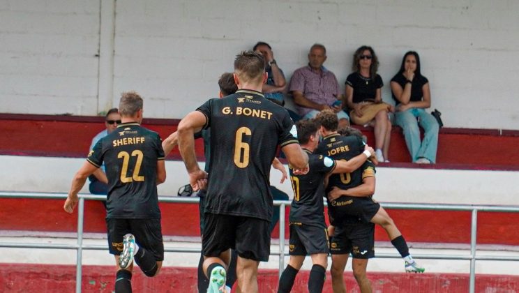 Victoria de mucho oficio del CD Atlético Baleares en Barbastro (0-2)