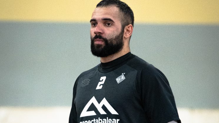 Dennis jugador del Illes Balears Palma Futsal, duda para el partido del domingo en Manzanares