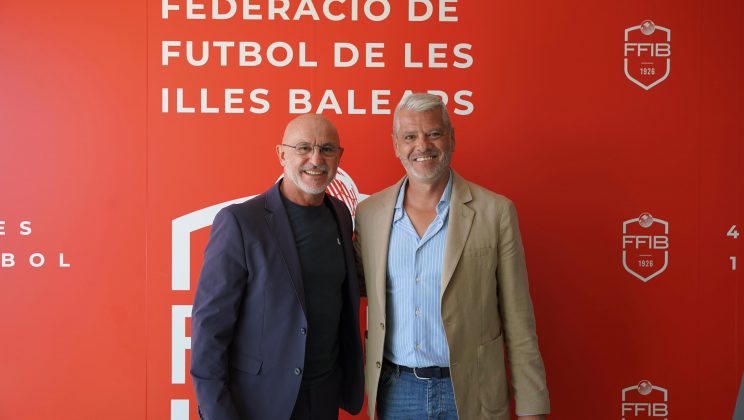 Luis de la Fuente participa en la Jornada de Actualización y Reciclaje de Entrenadores de la FFIB en Mallorca
