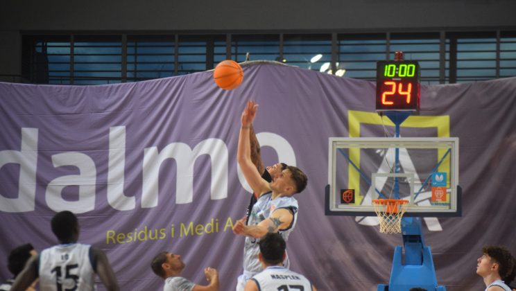 El Fibwi Mallorca Bàsquet Palma suma su primer triunfo como local tras un sufrido encuentro ante el Caja Rural CB Zamora