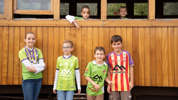El Tren de Sóller reúne a la familia del Illes Balears Palma Futsal