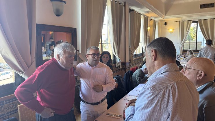 Ex jugadores, presidentes, socios y simpatizantes del Club Deportivo Constancia se reúnen en la tradicional comida anual