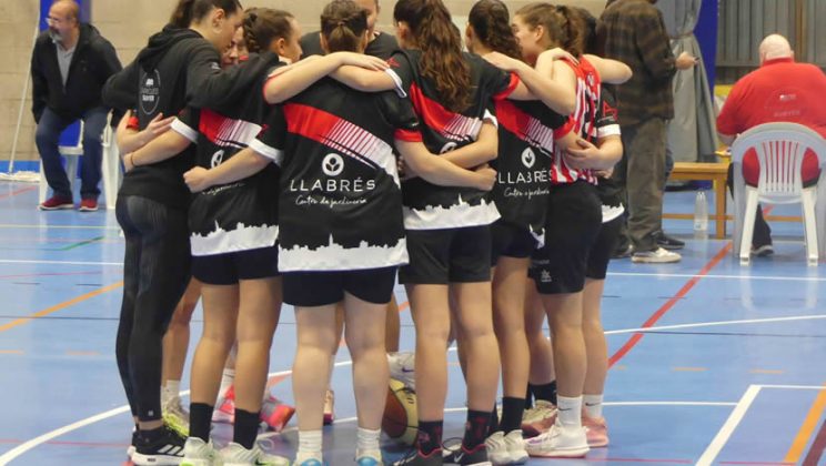 EL BALONCESTO MANACOR SE LLEVA EL DERBI LEVANTÍN DE LA LIGA ESCRIBANO