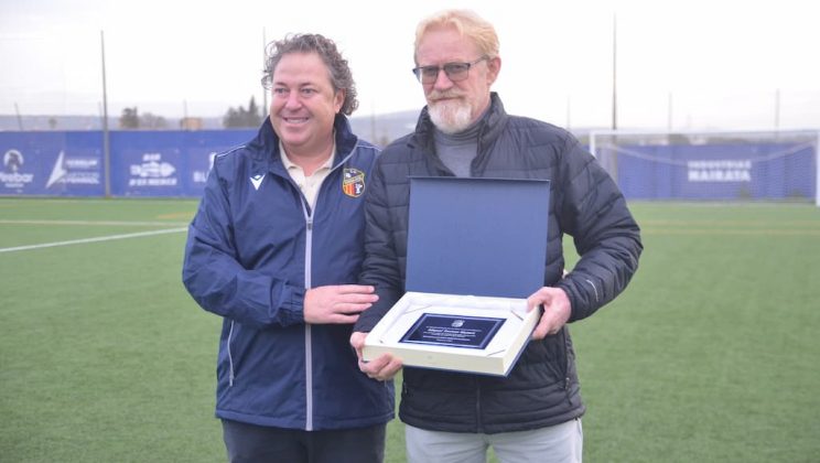 El C.D. Ferriolense rinde un emotivo homenaje a su expresidente Miguel Torres en su 60º aniversario