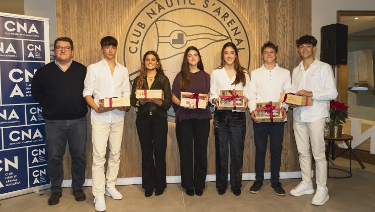 El Club Nàutic S’Arenal reconoce a su cantera y a sus regatistas de élite en la Nit de la Vela