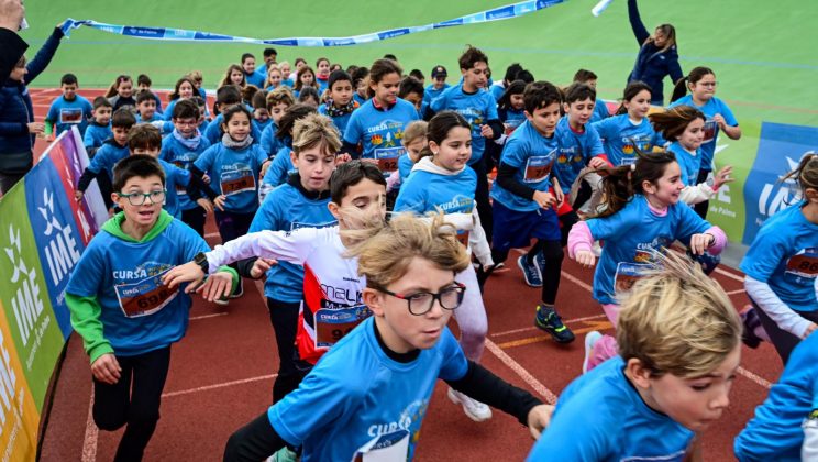 La XVI Cursa Infantil de Reis reúne a  más de 1.000 participantes en la pista de atletismo Mateo Domínguez de Son Moix