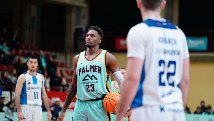 El Gipuzkoa Basket derrota al Palmer Basket Mallorca Palma en un disputado enfrentamiento