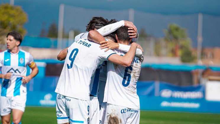 Debut soñado de Darius y triunfo de carácter: el ATB tumba al Valencia Mestalla en un duelo de máxima exigencia (1-0)