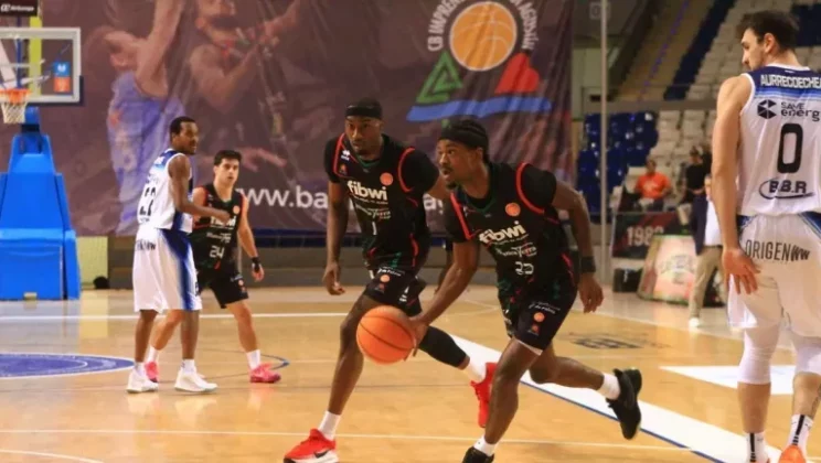 El Fibwi Mallorca Bàsquet Palma da la cara, se sobrepone a los elementos pero cae en el último suspiro ante el Flexicar Fuenlabrada