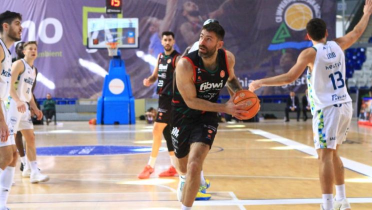 EL Fibwi Mallorca Bàsquet Palma hinca la rodilla en el derbi contra Hestia Menorca