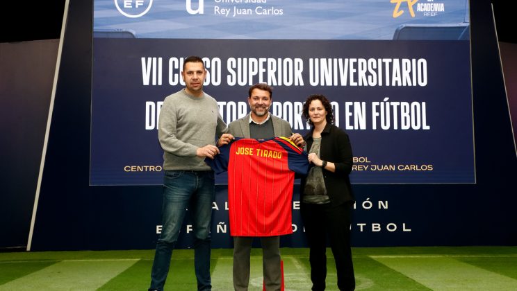 José Tirado expone el modelo Palma Futsal en el curso de director deportivo de la RFEF