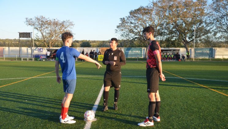 El Sant Jordi A impone su ley ante el Mercat de Santa Catalina con una goleada incontestable