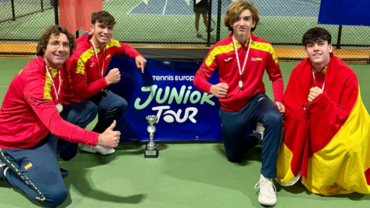 TONI ESCARDA JUNTO A LA SELECCIÓN ESPAÑOLA AVANZAN A LA FASE FINAL DE LA WINTER CUP SUB16