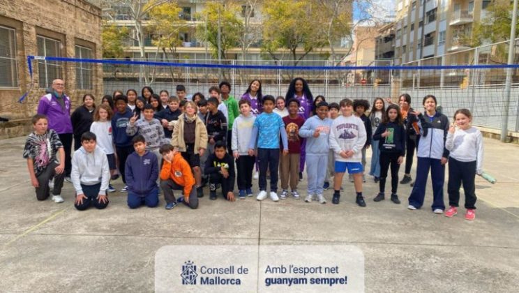 El JS Hotels CIDE Palma acerca el voleibol a los escolares del CEIP Rei i Jaume I