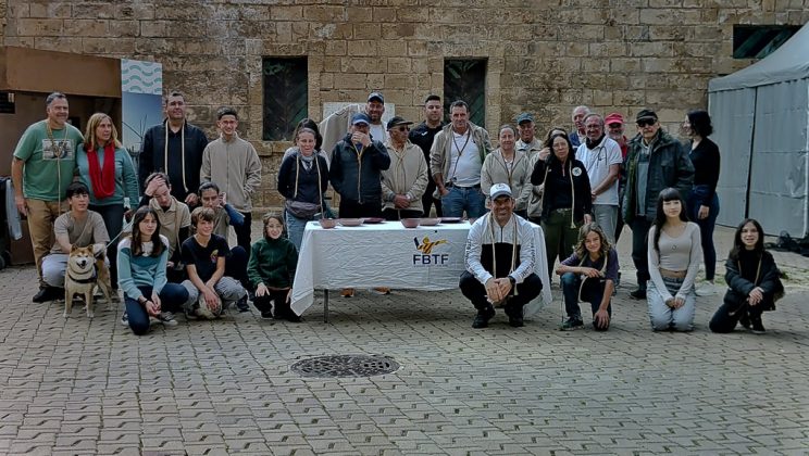 El tiro con honda reivindica su legado en el Día de Baleares en el marco histórico de Sas Voltes