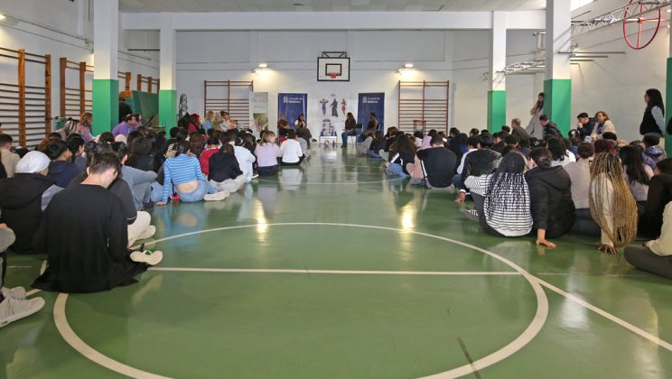 La historia de tres mujeres deportistas llega a 200 jóvenes con la conferencia «Dones, esport i diversitat» del Consell de Mallorca