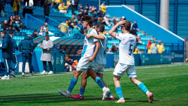Victoria en casa que coloca al equipo segundo en la clasificación (1-0)