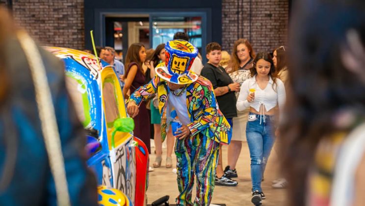 Arte y solidaridad se dan la mano en Motorworld en un evento benéfico a favor de la Asociación Deporte para la Igualdad