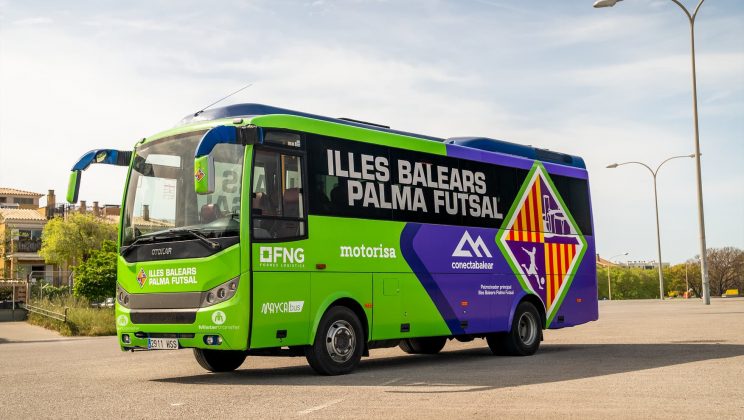 El Illes Balears Palma Futsal presenta su nuevo autobús oficial