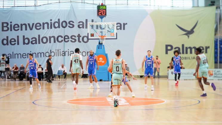 La vitalidad de un Son Moix apasionado y la defensa guían al Palmer Basket frente al HLA Alicante