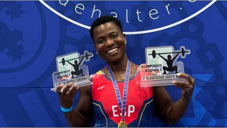 Shella Badaseraye vuelve a hacer historia en el Campeonato de España Máster de Halterofilia