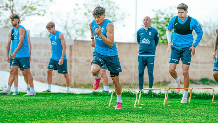 Luis Blanco : «Nos enfrentamos a un rival que se juega el play-off y nosotros queremos mantener la segunda plaza, que es muy importante. ”
