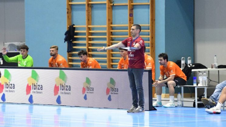 Eugenio Tilves renueva una temporada más con el Handbol Club Eivissa