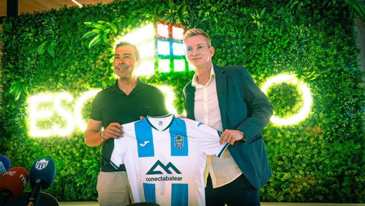 Óscar Troya: «Queremos que la afición se sienta identificada con el equipo»