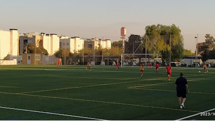 El presidente Galmés y el vicepresidente Bestard visitan el campus de verano de la Fundación Miquel Jaume-Palma Futsal en el Polideportivo Sant Ferran del Consell de Mallorca