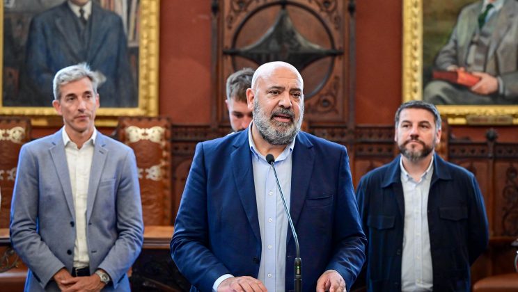 El alcalde de Palma, Jaime Martínez Llabrés, presenta el 48º Trofeu Ciutat de Palma – 150 Aniversari Estrella Damm, que enfrentará al RCD Mallorca y al Paris Saint-Germain el próximo 5 de agosto en Son Moix