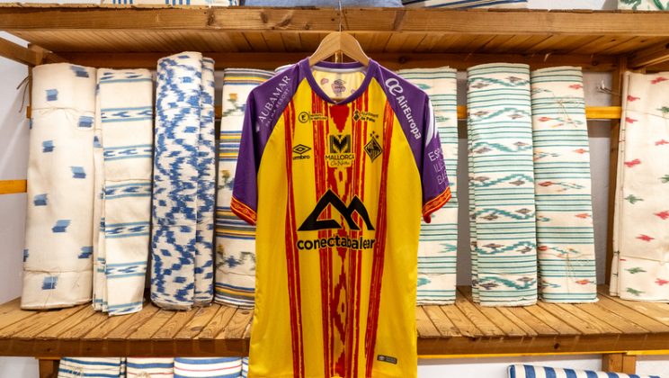 Las Lenguas ( Llengües) inspira la tercera equipación del Palma Futsal