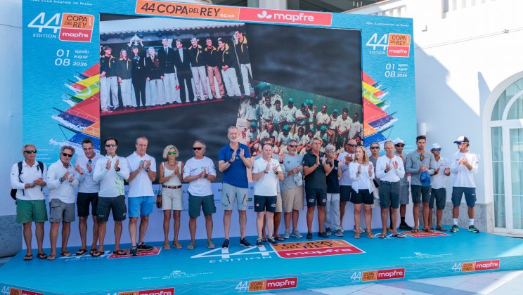 El Rey don Felipe preside el emotivo homenaje a «Noluco» Doreste y Javier Vallejo en la Copa del Rey Mapfre