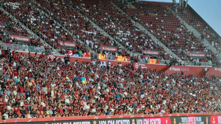 El RCD Mallorca ilusiona a su afición con una contundente victoria ante el PSG (3-0)