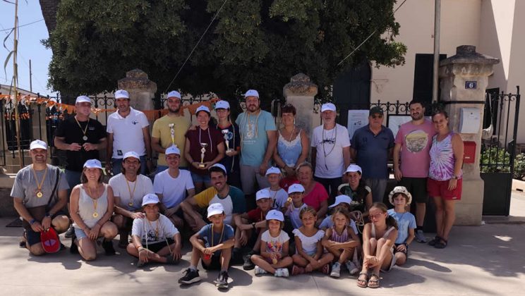 Sa Casa Blanca recupera la tradición de la honda con una jornada de participación y habilidad