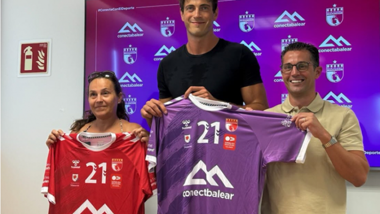 El central alemán Tobias Krick ya presume de escudo: “Lo que quiero es jugar y empujar a mis compañeros a llegar lo más alto posible”