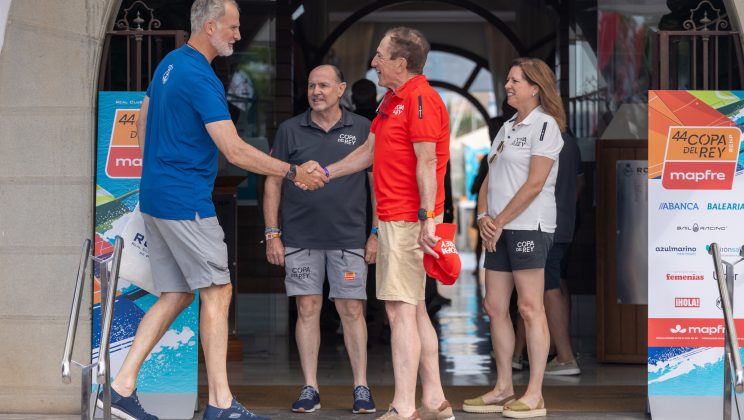 El Rey Don Felipe llega al RCNP para competir en la tercera jornada de la 44 Copa del Rey Mapfre