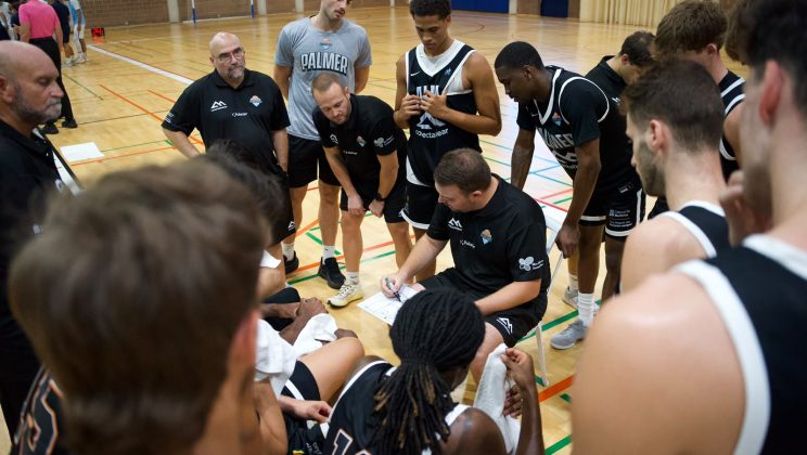 El Palmer Basket debuta con victoria en la pretemporada contra el Bàsquet Calvià