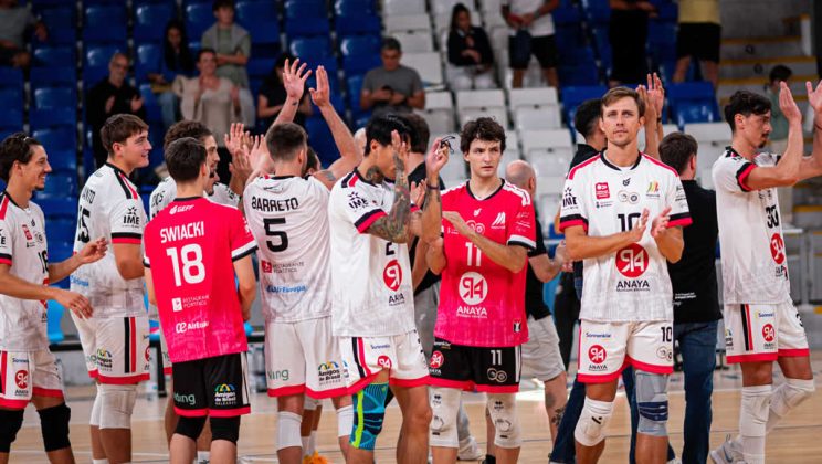 El Anaya Mayurqa Voley Palma suma una agónica y vibrante victoria en Son Moix frente al Rotogal Boiro (3-1)
