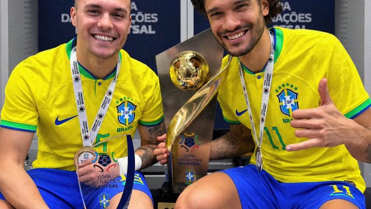 Fabinho firma un doblete en la final, termina como uno de los máximos goleadores del torneo y celebra el título junto a Lucão, su compañero en el Illes Balears Palma Futsal.