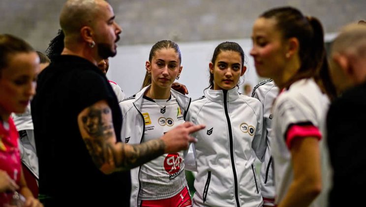 El Anaya Mayurqa Vóley Palma femenino firma una contundente victoria por 3-0 ante el Hukla Voleibol Esplugues y mantiene el liderato