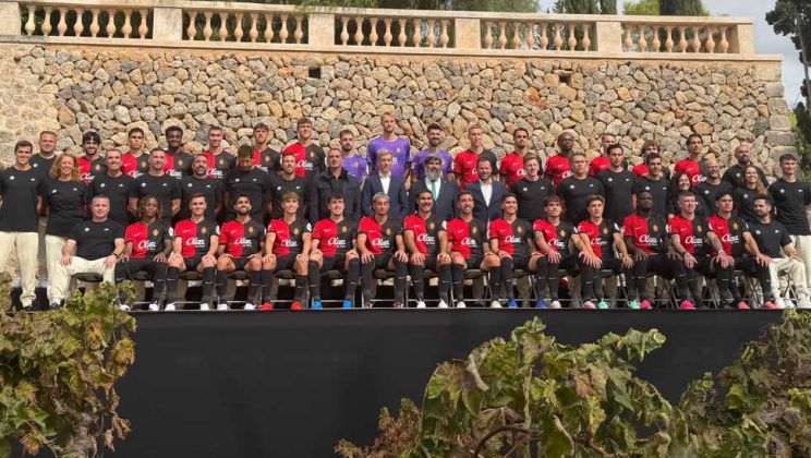 El Consell de Mallorca rep el RCD Mallorca a la finca pública de Raixa per fer la fotografia oficial de la temporada